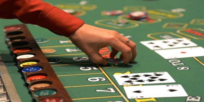 Xem cách dealer điều hành để soi cầu baccarat